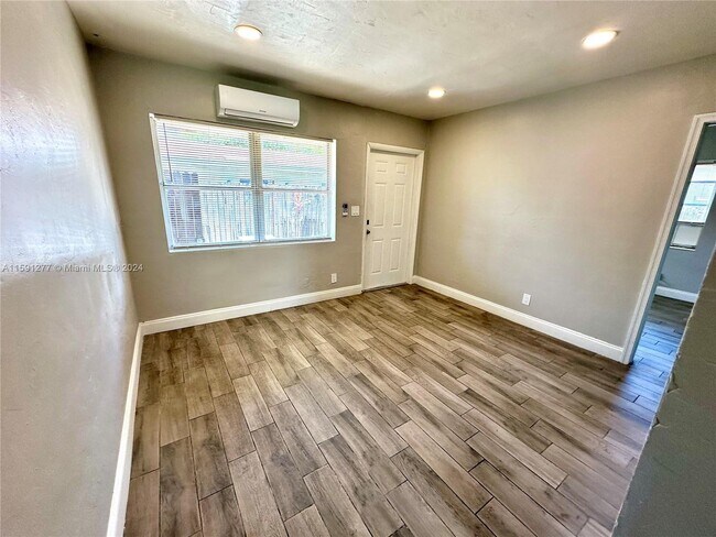 Foto del edificio - 730 Northwest 4th Avenue Apt #4, Fort Laud...