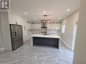 Building Photo - 390 Elson St