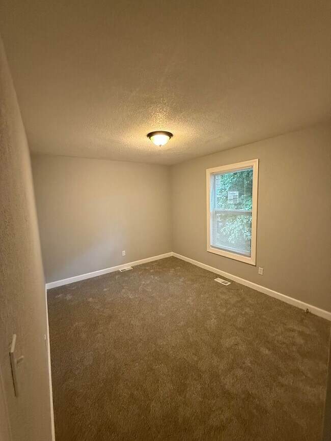Foto del edificio - 315-317 Roselynn Lane