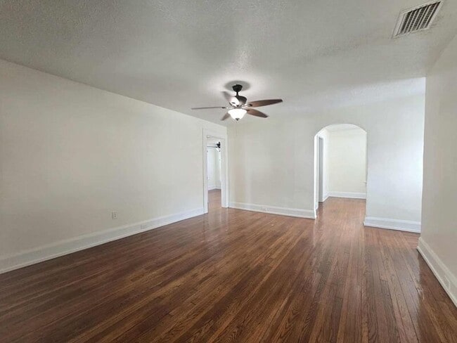 Building Photo - [748/750/756/758] Winfree Ave