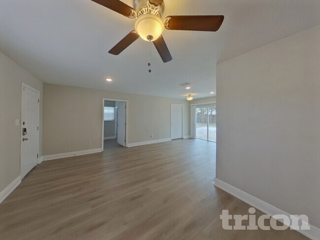 Foto del edificio - 3528 Libby Loop