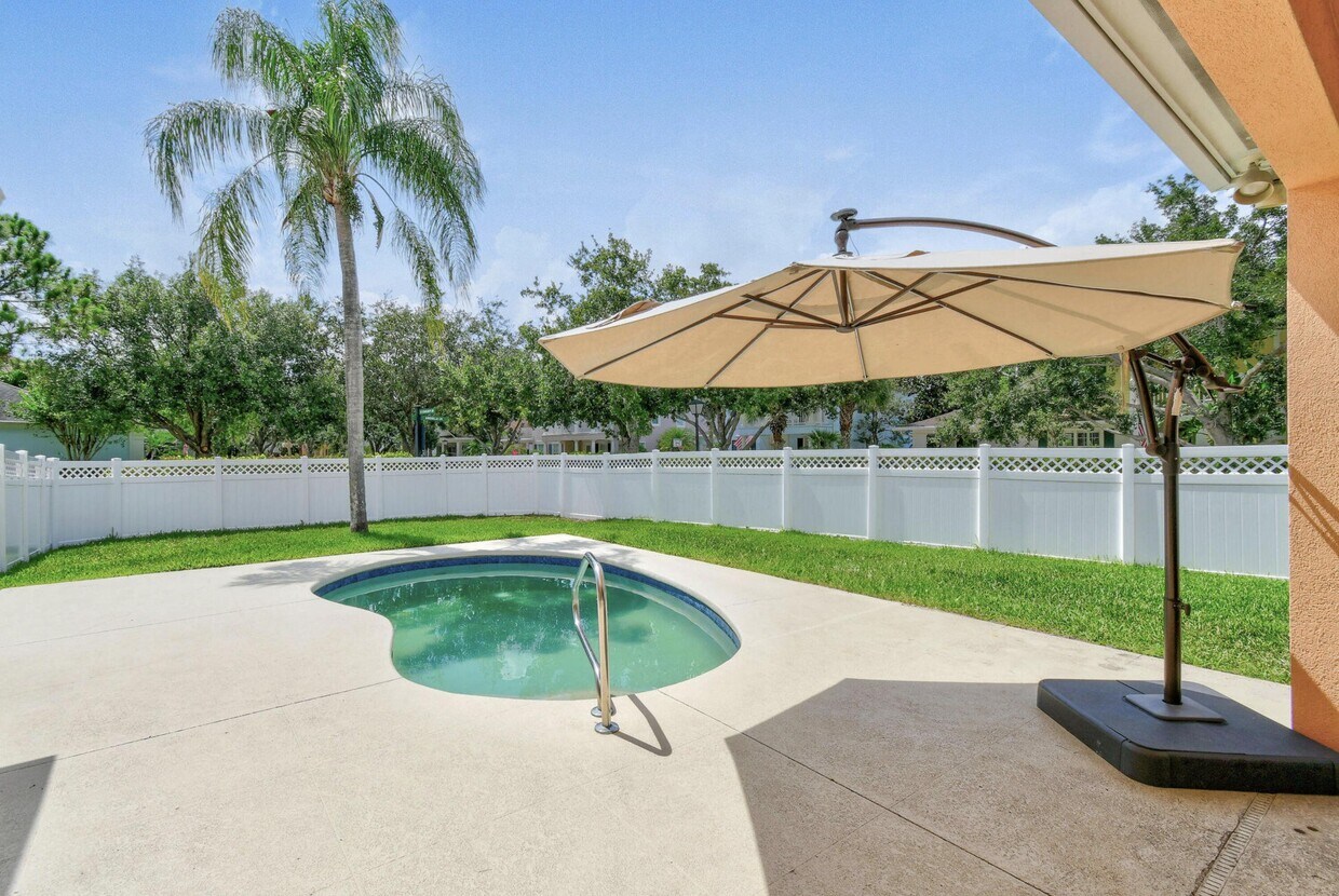 Foto del edificio - 2584 E Community Dr