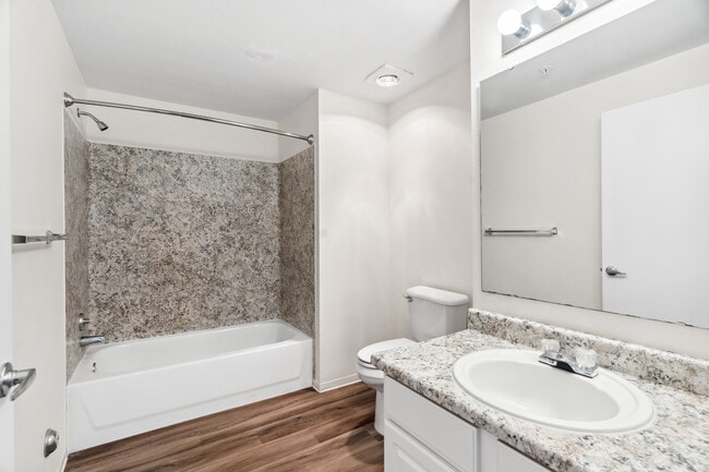 2 Bed 1 Bath Deluxe - 920 Sq Ft - Kensington Gate Apartments