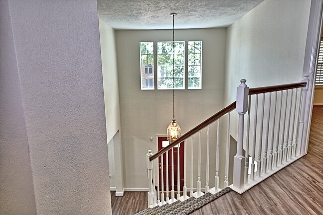 Building Photo - 15810 Hollow Rock Dr