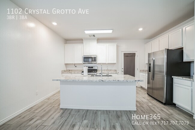 Foto del edificio - Stunning 3 Bed, 3 Bath Home in Thriving La...