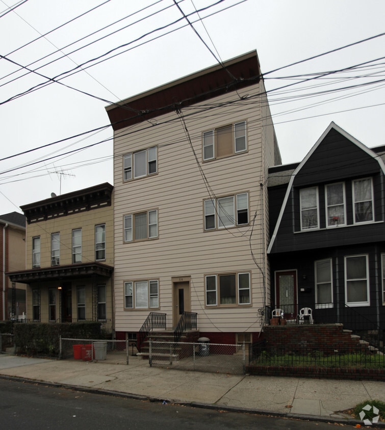 Building Photo - 336 New York Ave