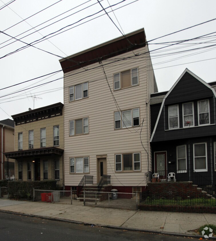 Foto del edificio - 336 New York Ave