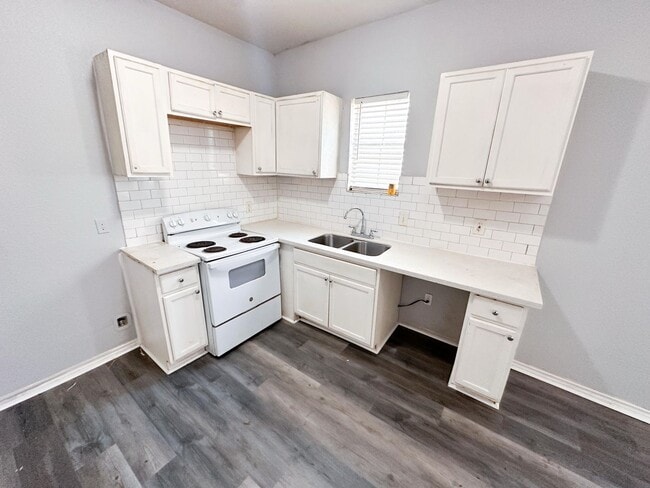 Photo - 3012 Live Oak St Apartment