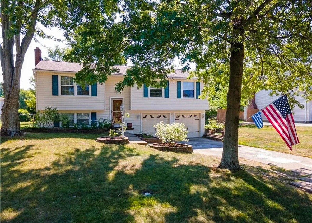 Primary Photo - Charming House in Strongsville