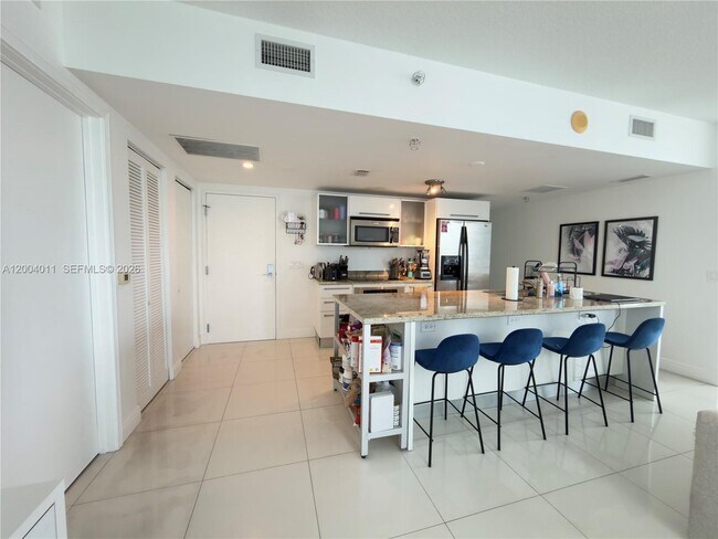Foto del edificio - 185 SW 7th St