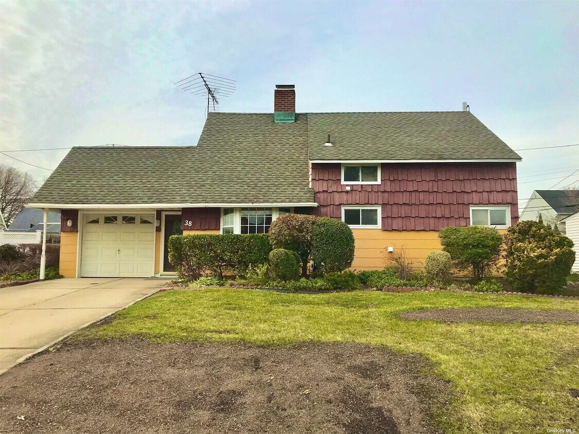 38 Scholar Ln, Levittown, NY 11756 House for Rent in Levittown, NY