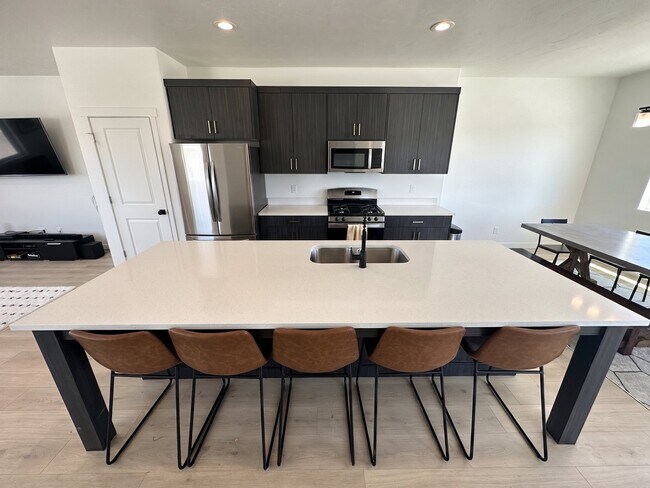 Building Photo - 476 S 900 W