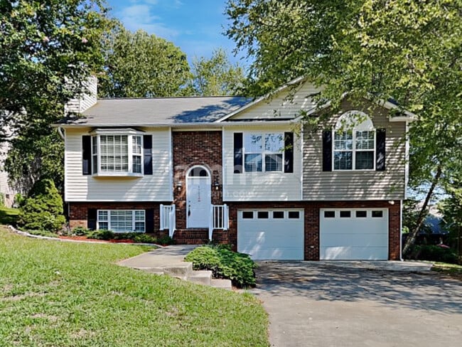 Building Photo - 1703 Hunterwoods Dr