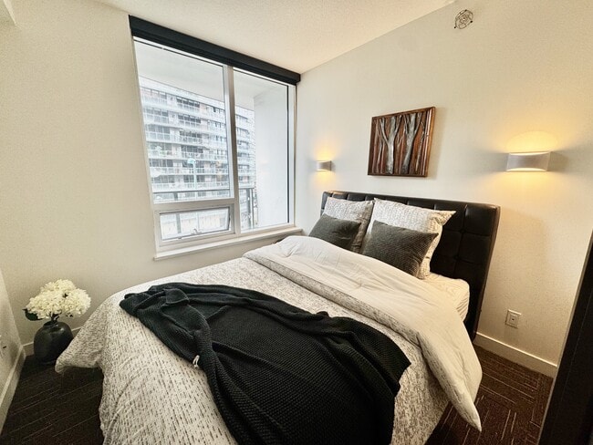 Building Photo - 38 Smithe St