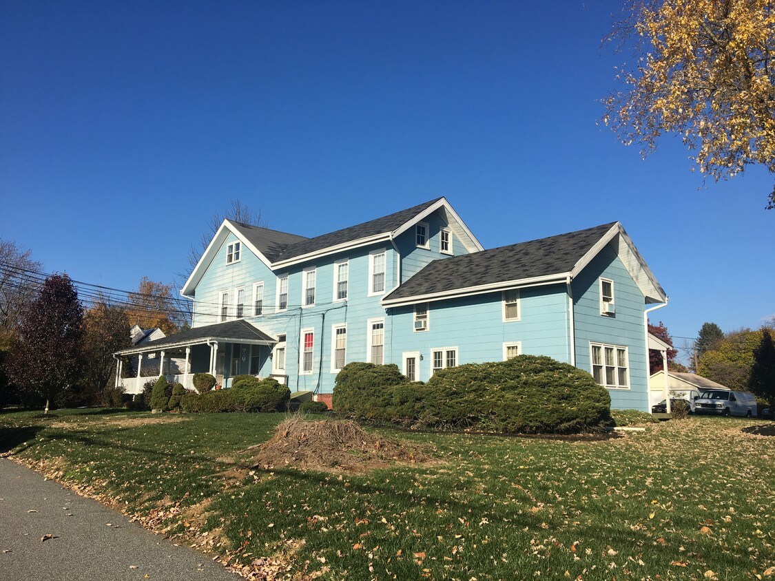 Building Photo - 117 Maple Ln