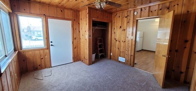 Building Photo - 2 bed 1 bath Sparks Duplex Home for Rent