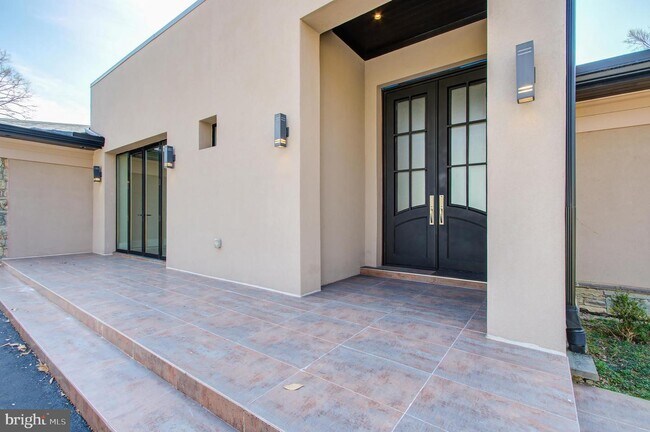 Foto del edificio - 7324 Arrowood Rd