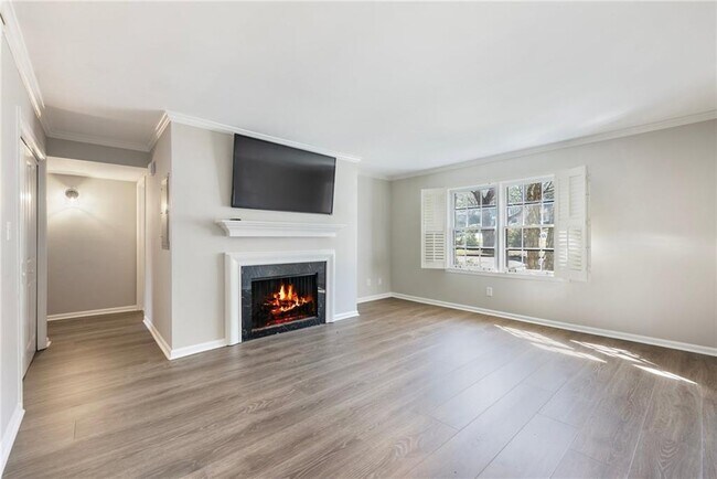 Foto del edificio - 162 Amherst Pl NW