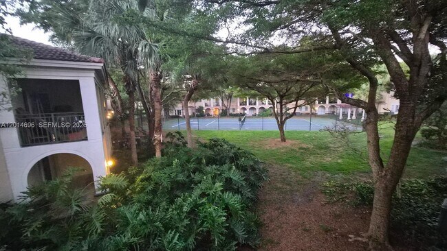Foto del edificio - 2486 Centergate Dr