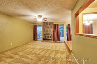Building Photo - 5500 NW Ridgemoor Ct