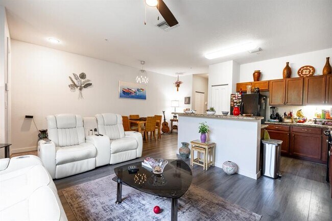 Foto del edificio - 250 SW 7th Ct