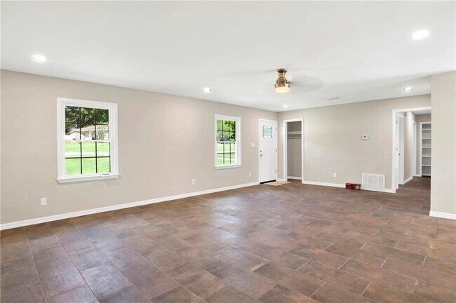Building Photo - 6451 Larkspur Dr