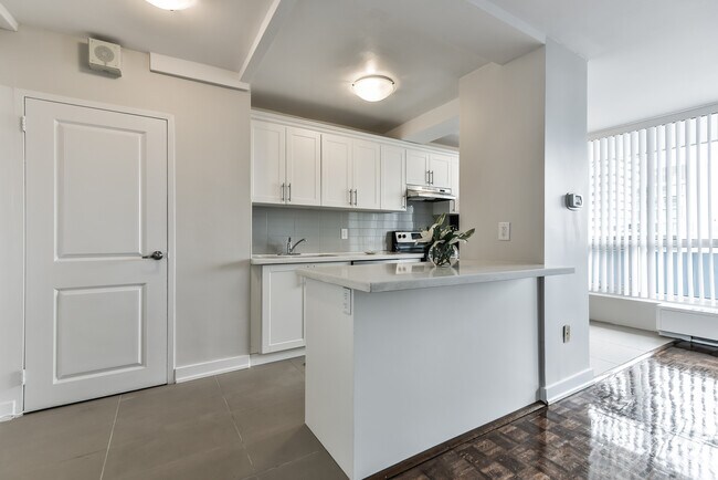 Building Photo - Prince Arthur