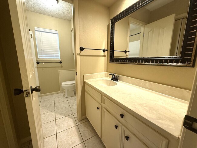 Foto del edificio - 3225 Westchester Dr