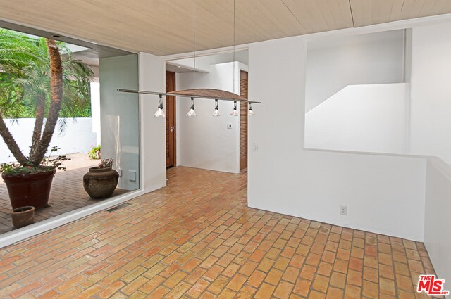 Building Photo - 286 S Westgate Ave