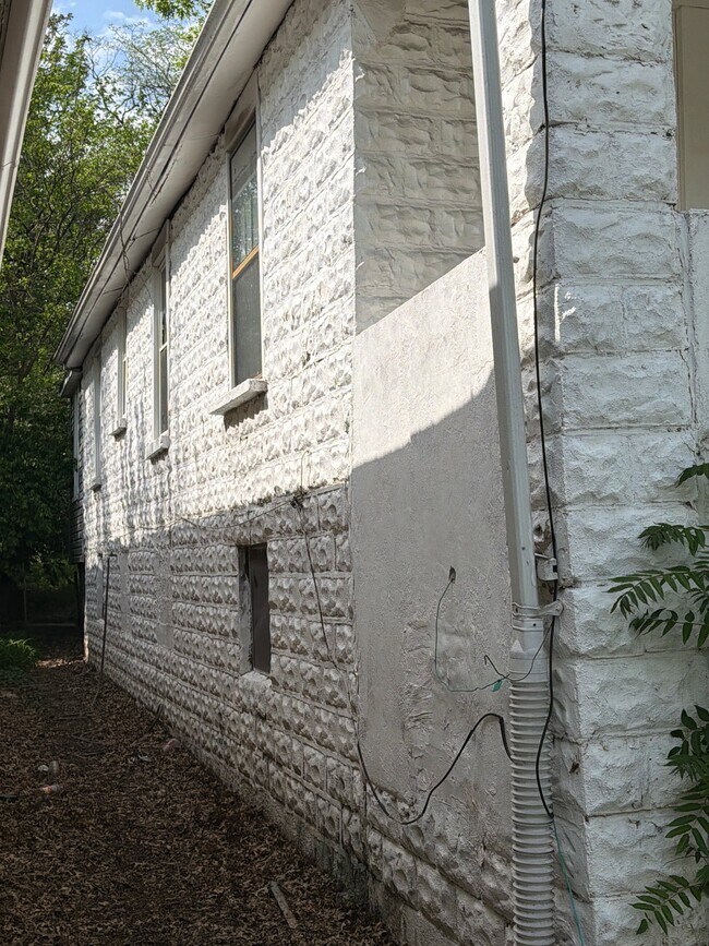 Building Photo - 5619 Janet Ave