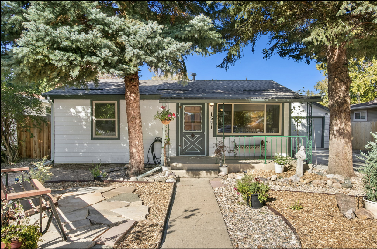 Foto principal - 1321 E 5th St