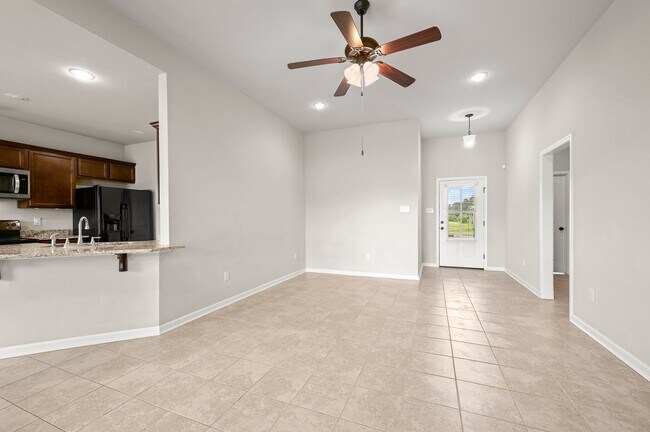 Foto del edificio - 15405 Mossystone Dr