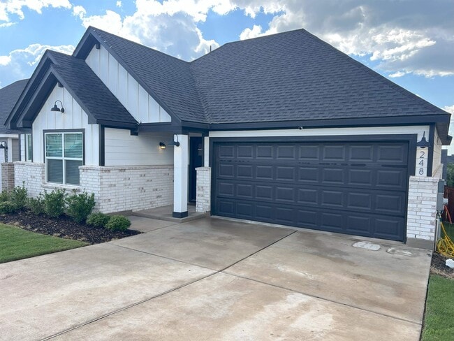 Foto del edificio - 248 Lone Cedar Rd