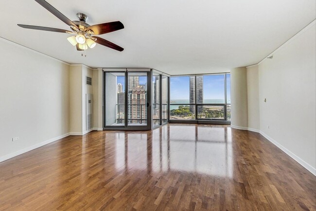 Building Photo - 420 E Waterside Dr