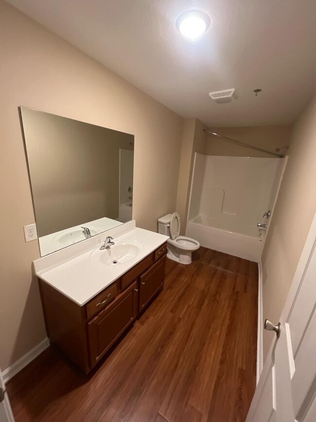 Foto del edificio - 3 Bed 2 Bath Apartment