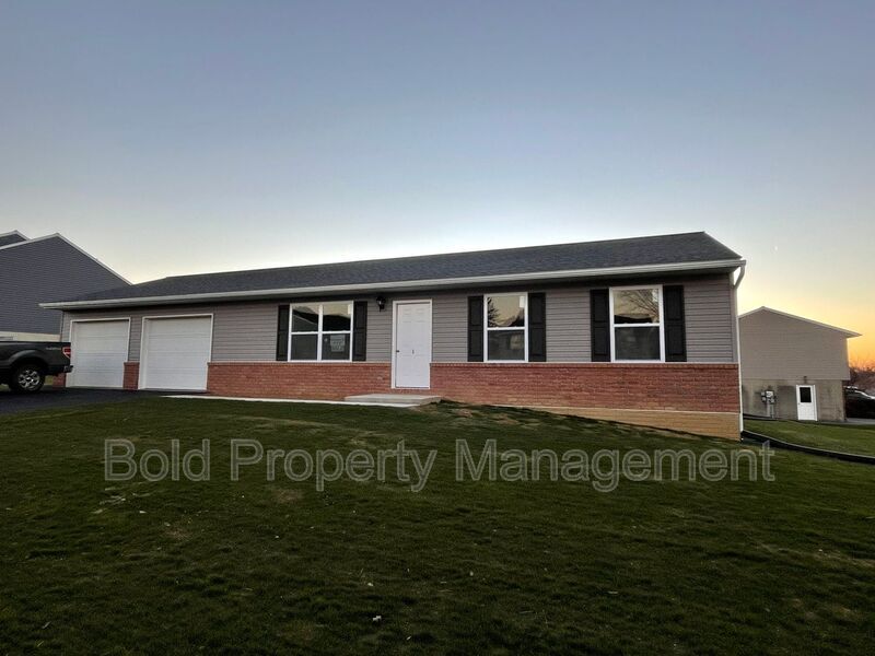 Primary Photo - 1 Sweetwater Ln