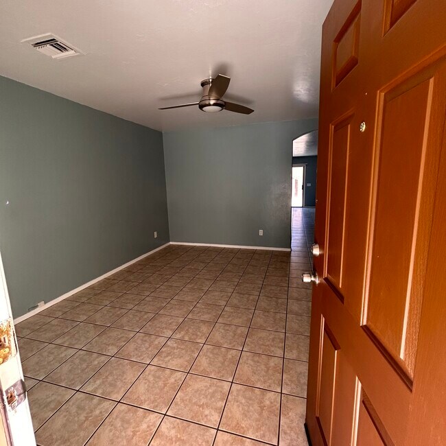 Building Photo - 4121 E Angel Spirit Dr