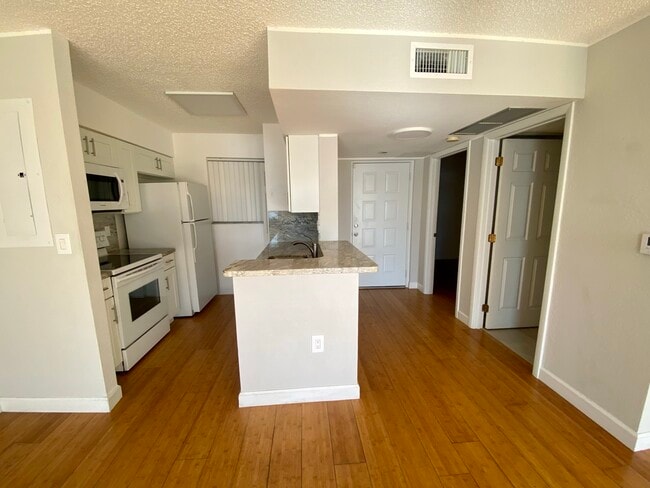 Building Photo - 2871 N Oakland Forest Dr