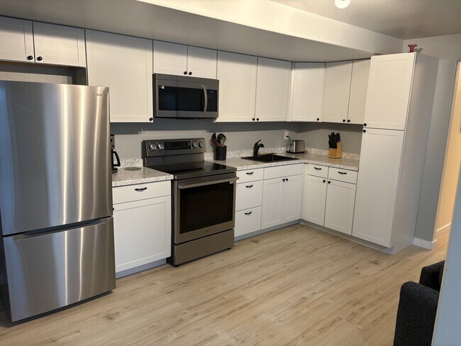 Cocina - 7231 E Chester Heights Cir