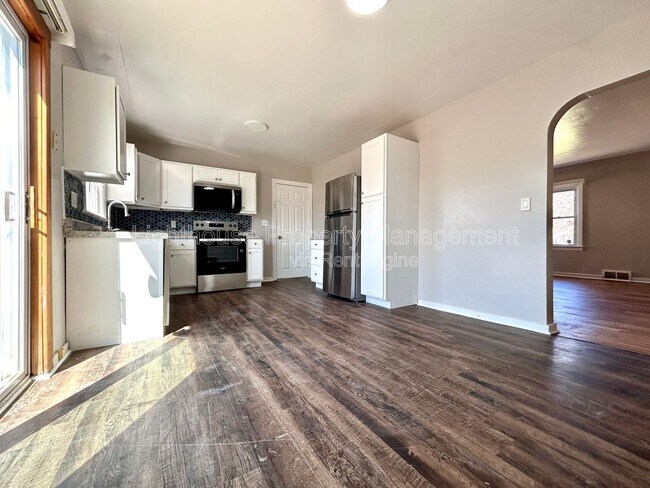 Foto del edificio - 527 Ferndale Ave NW