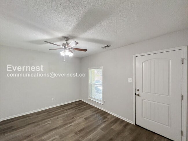 Building Photo - 3415 Castle Dr