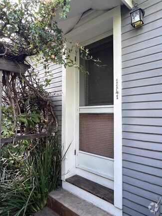 Building Photo - 1141 N Vista St