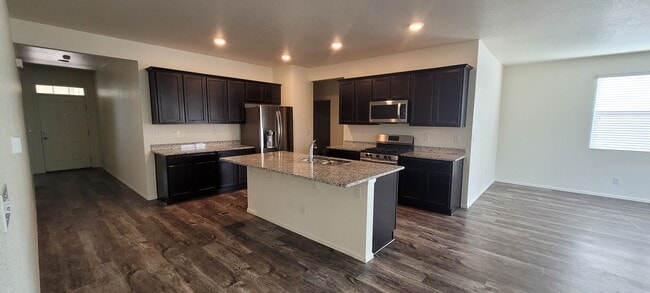 Foto del edificio - 916 Birchdale Ct