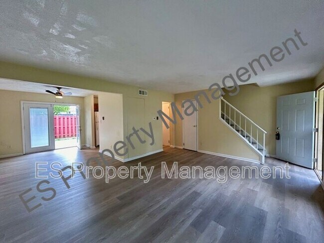 Building Photo - 718 Southfield Ct