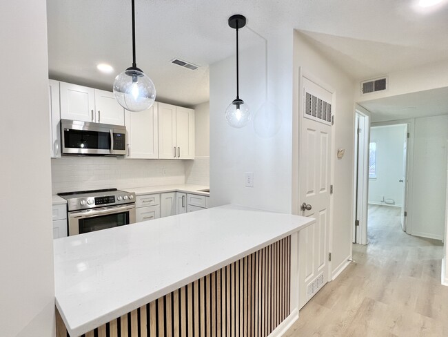 Foto del edificio - 807 W 40th St