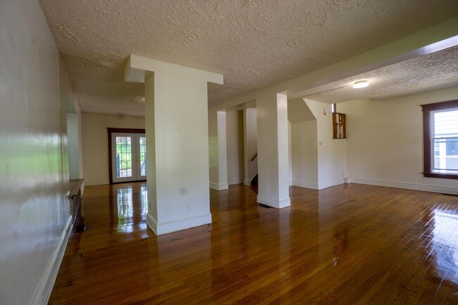 Building Photo - Single Family Home Available 6/1/25