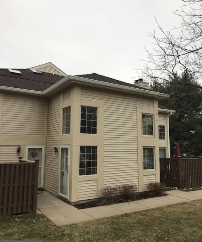 Primary Photo - 302 Green Meadow Ln