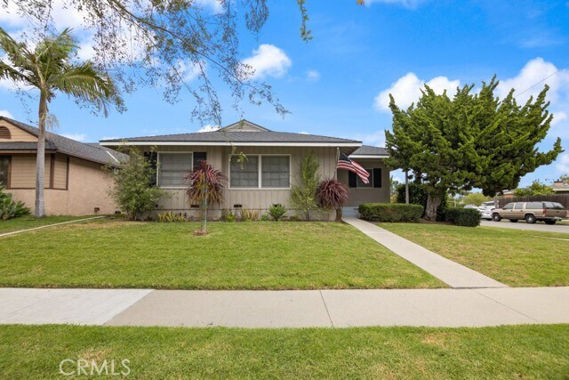 Primary Photo - 2542 Vuelta Grande Ave