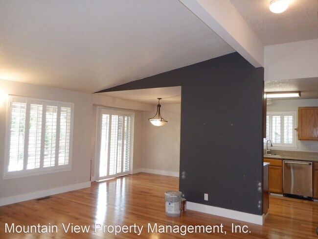 Building Photo - 3 br, 2 bath House - 3165 NE Barrington Ct