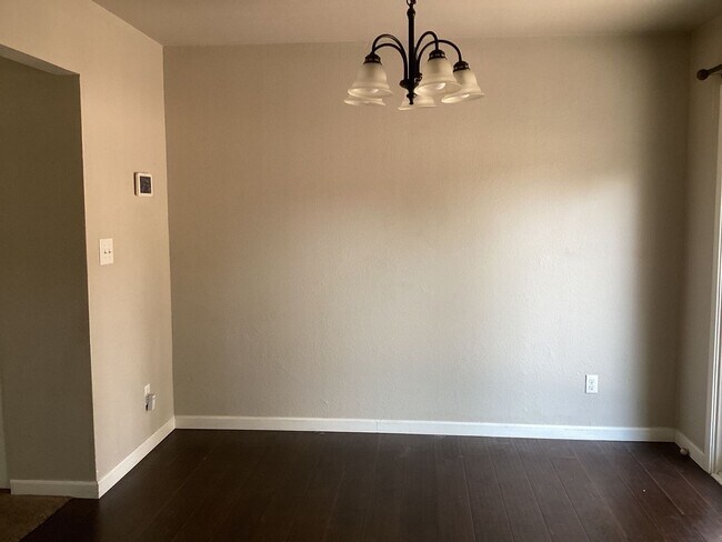 Building Photo - SPACIOUS FAMILY HOME